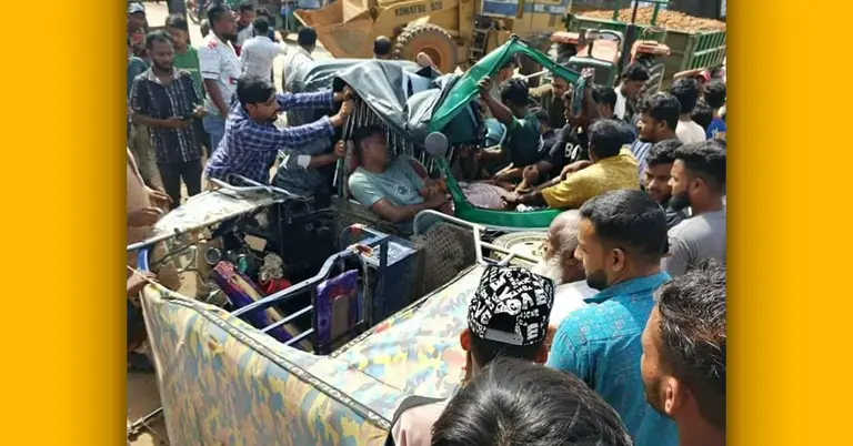 ট্রাকের চাপায় ভেঙে যাওয়া সিএনজি